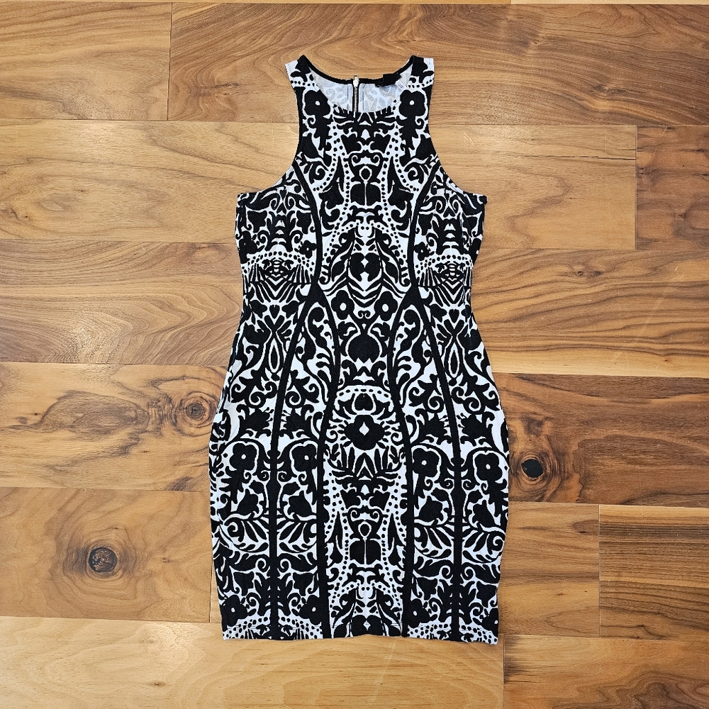 Black and White Patterned Sleeveless Dress
